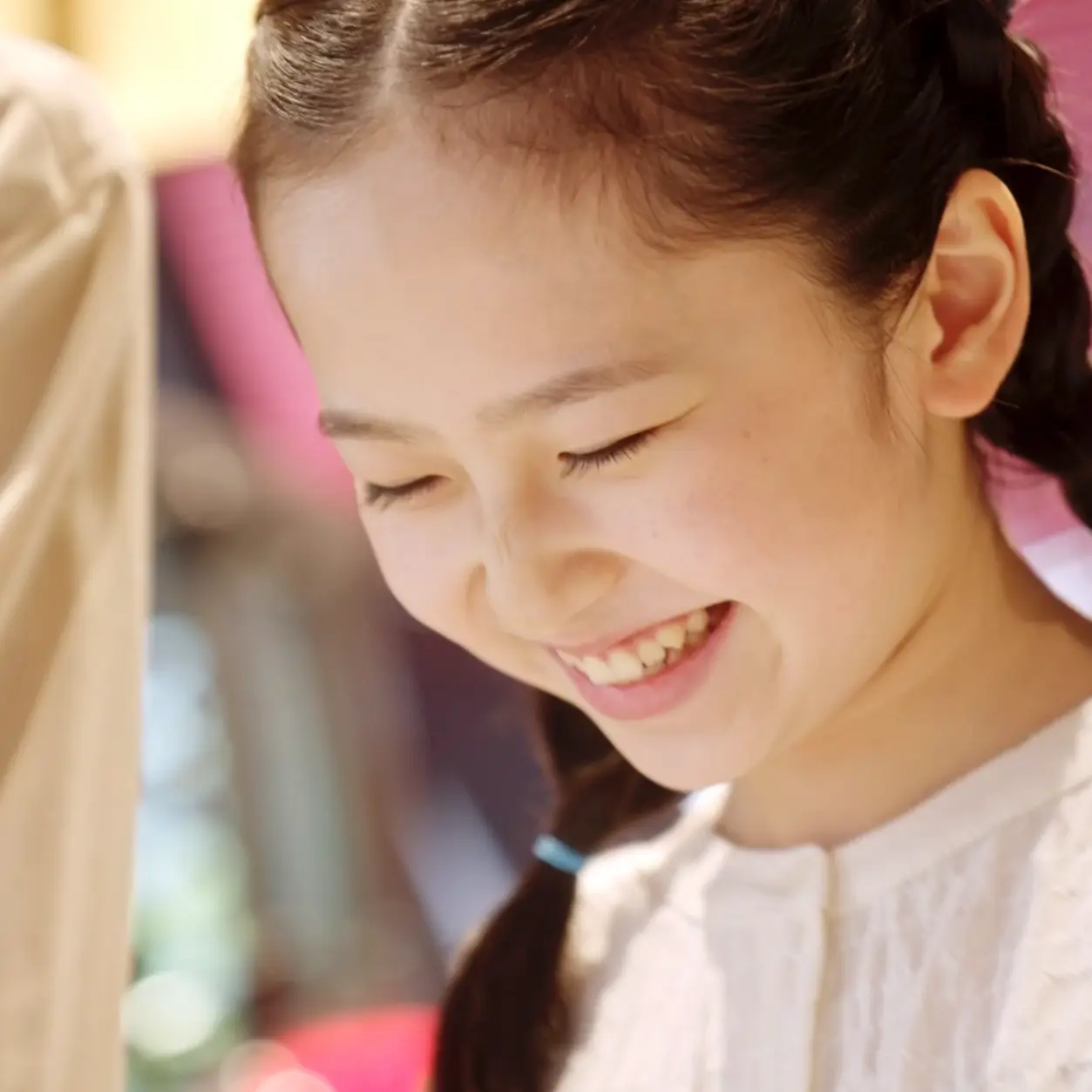 子どもたちが画面を見ている様子