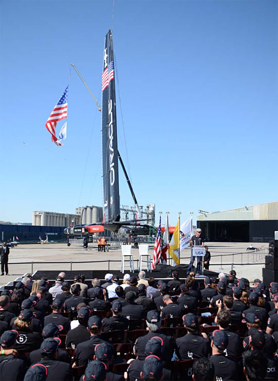 現地発表会のようす(4月23日オラクルチームUSAベース・サンフランシスコ)