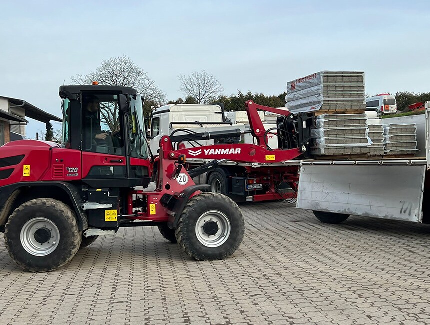 Materials handling wheel loader