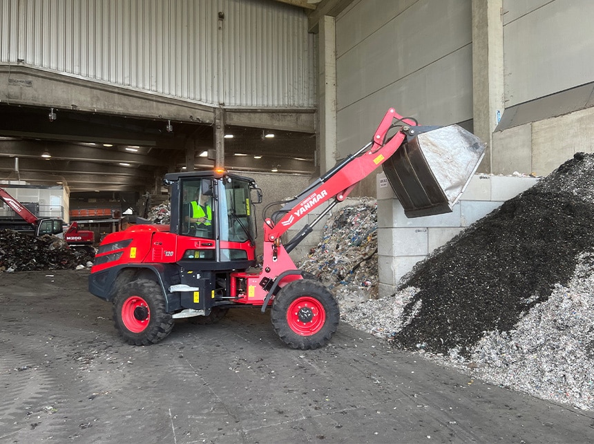 Wheel loader materials handling