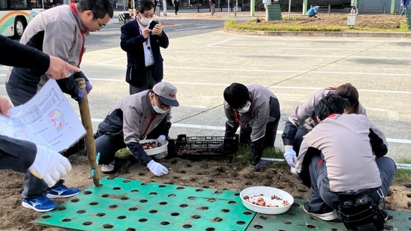 「花のまちあまがさきチューリップ運動」の様子