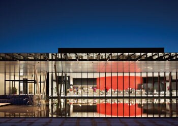 南面ショップ・カフェ夕景