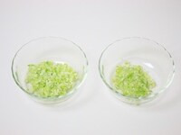 ハクサイをみじん切りにする