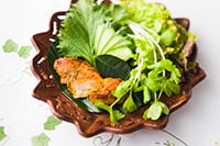 鶏肉の香草焼きミニセロリとともにできあがり2