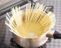 スパゲッティをアルデンテに茹でる