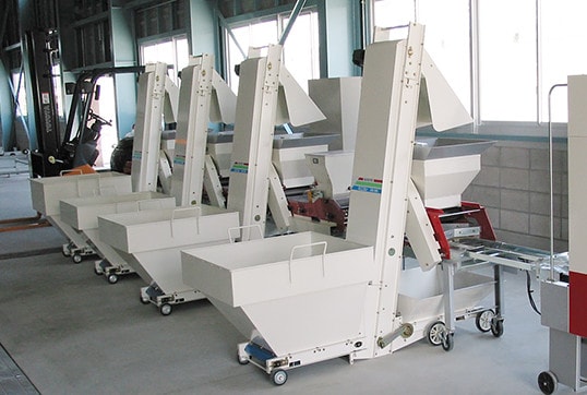 培土自動供給装置写真