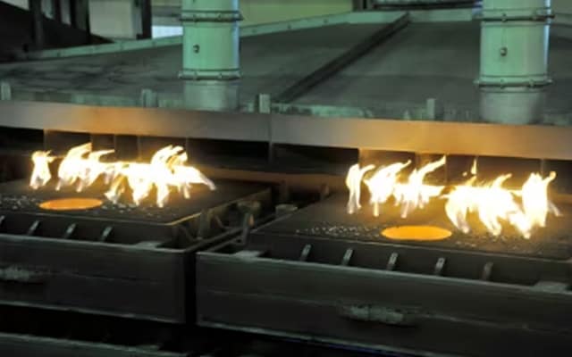 大量のエネルギーを使用するエンジン鋳造