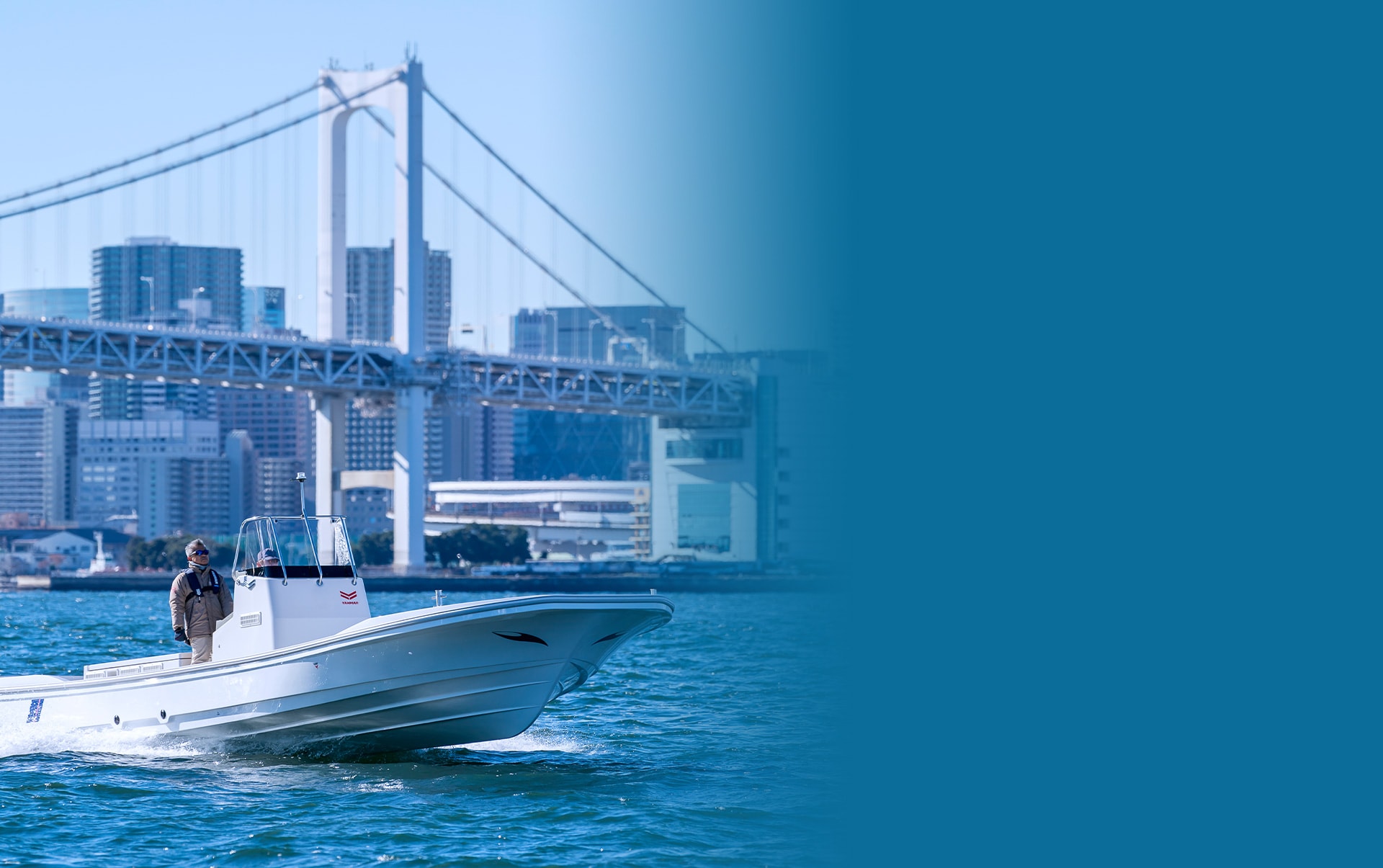 海に浮かぶZD32G6の写真