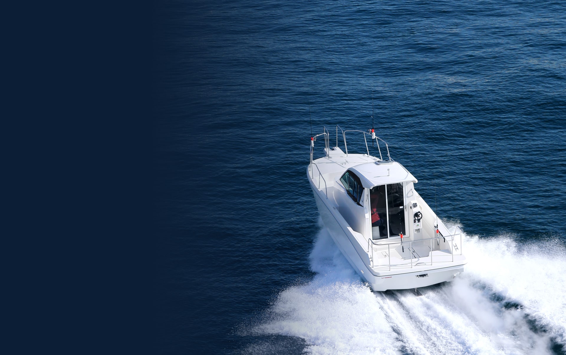 航海中のEX28Cを上空から撮った写真