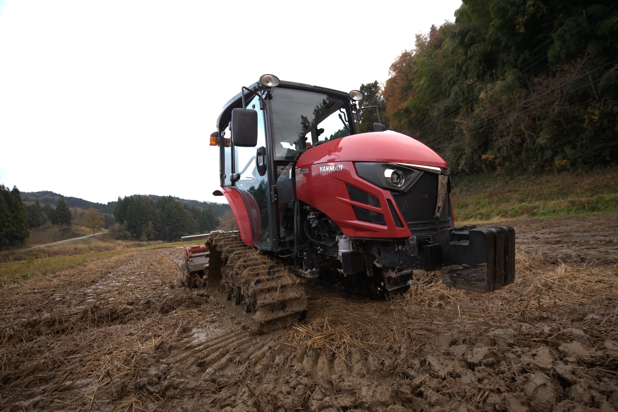 トラクター(2) 湿田走破性とけん引力に優れた中型フルクローラトラクター「YT2A,C