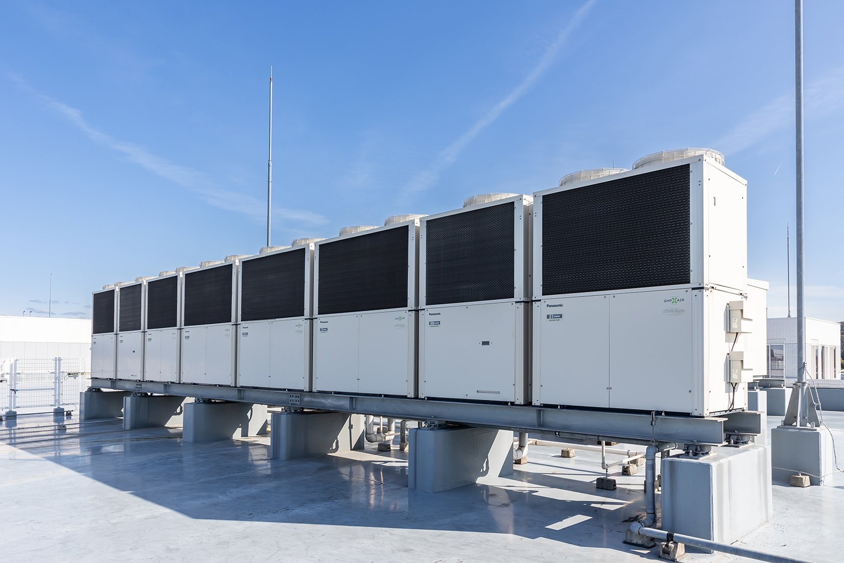 パナソニックとヤンマーがガスヒートポンプエアコン（室外機）の開発