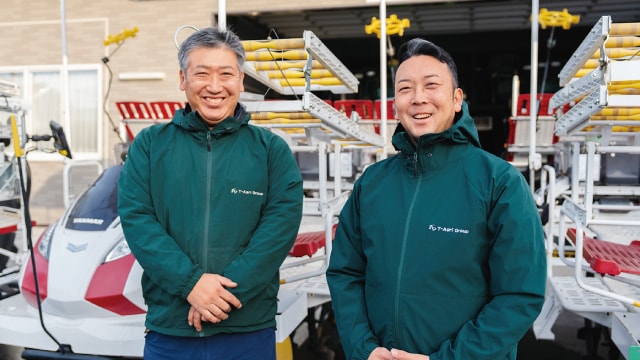 「密苗でなければここまでの面積拡大はできていなかった」と話す竹ケ原さん(写真右)と従業員の河野さん(写真左)。