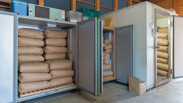 すぐに出し入れできるように米の保冷庫も2か所に設置。「保冷庫もゆくゆくは拡大したい」と西田さん。