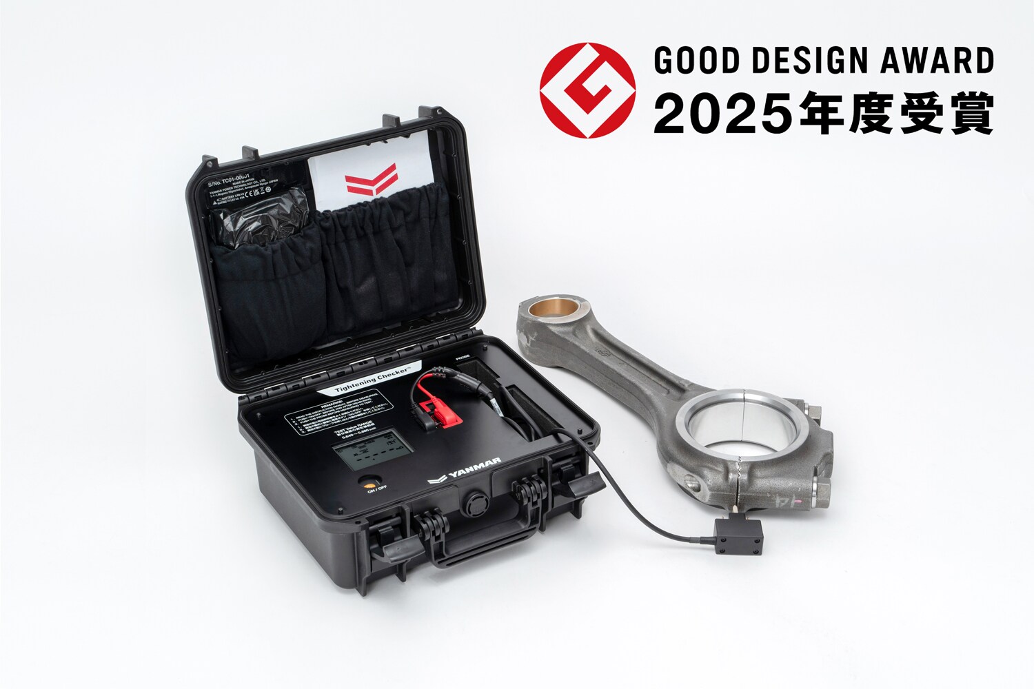 舶用エンジンの主要ボルトの締め付け状態を確認するタイトニング